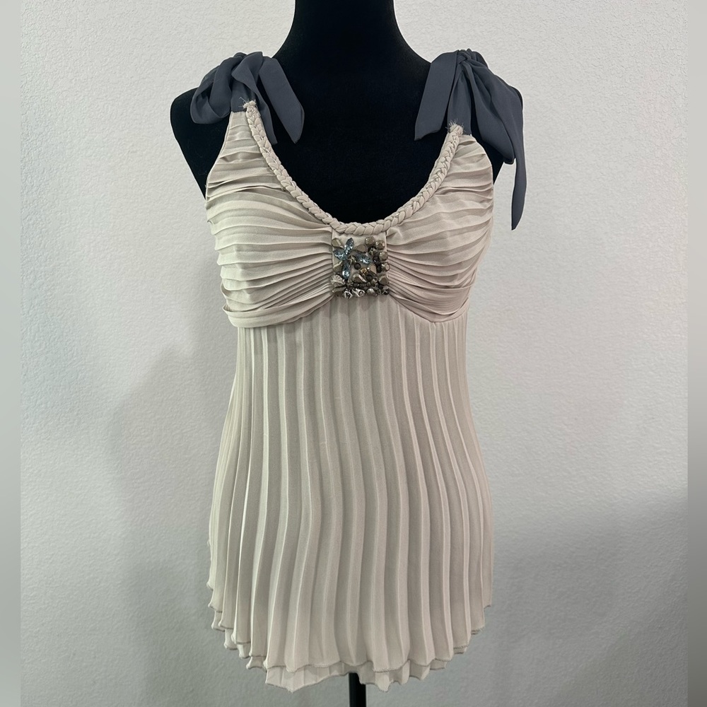 Lupura grey and tan tank top.